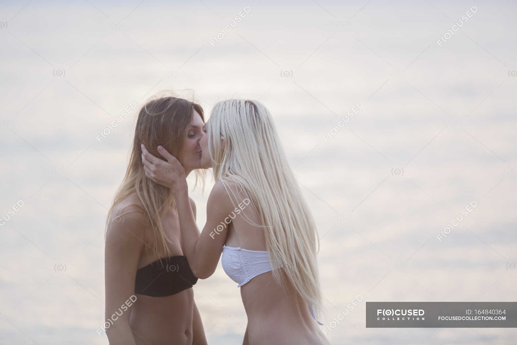 Women Kissing On Beach — Selective Focus Tourism Stock