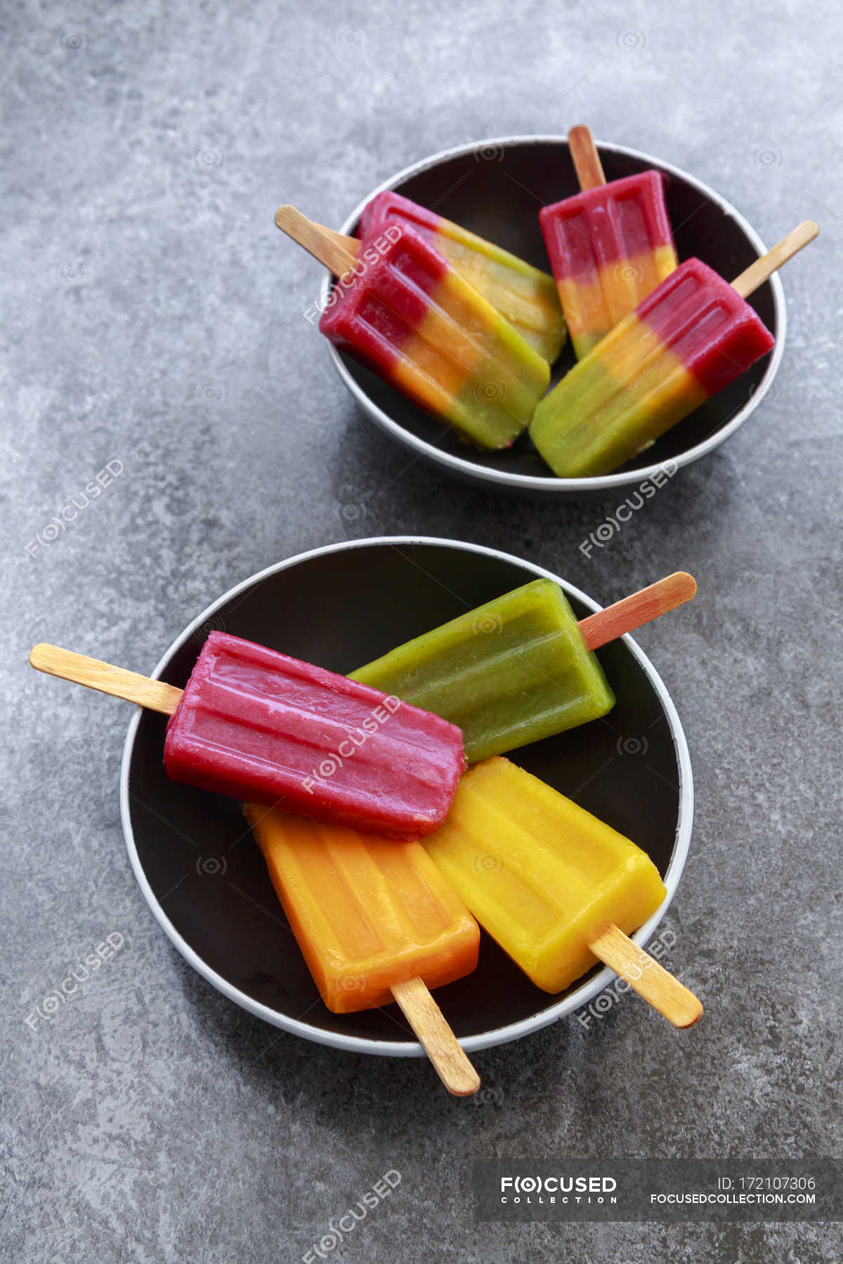 Homemade fruit smoothie ice lollies — sweet, food - Stock Photo | #172107306