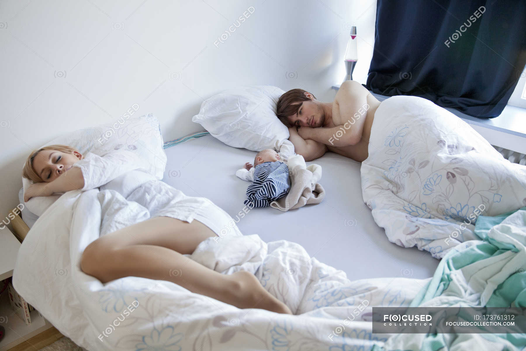 baby in bed with parents