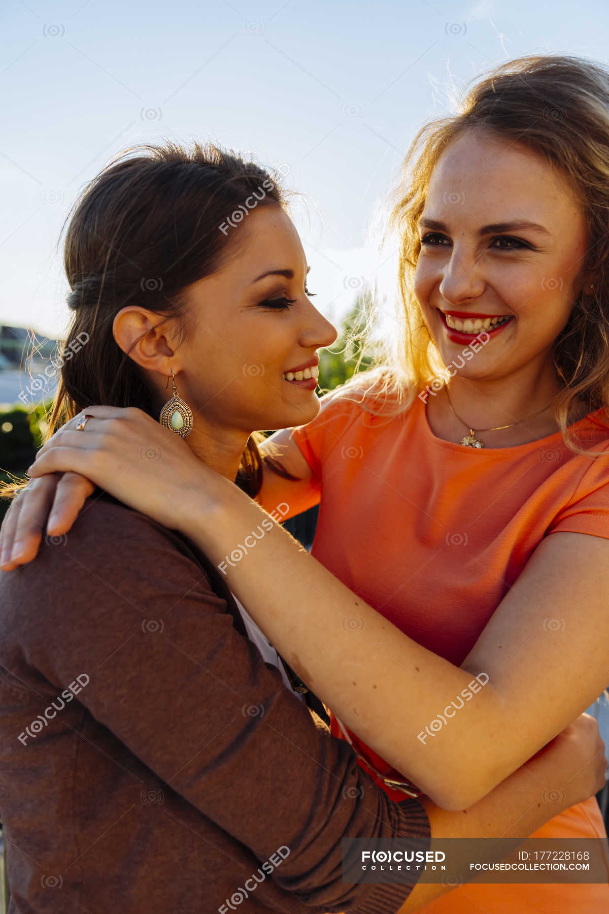 Two Happy Friends Embracing On Roof Terrace — Joy Familiarity Stock