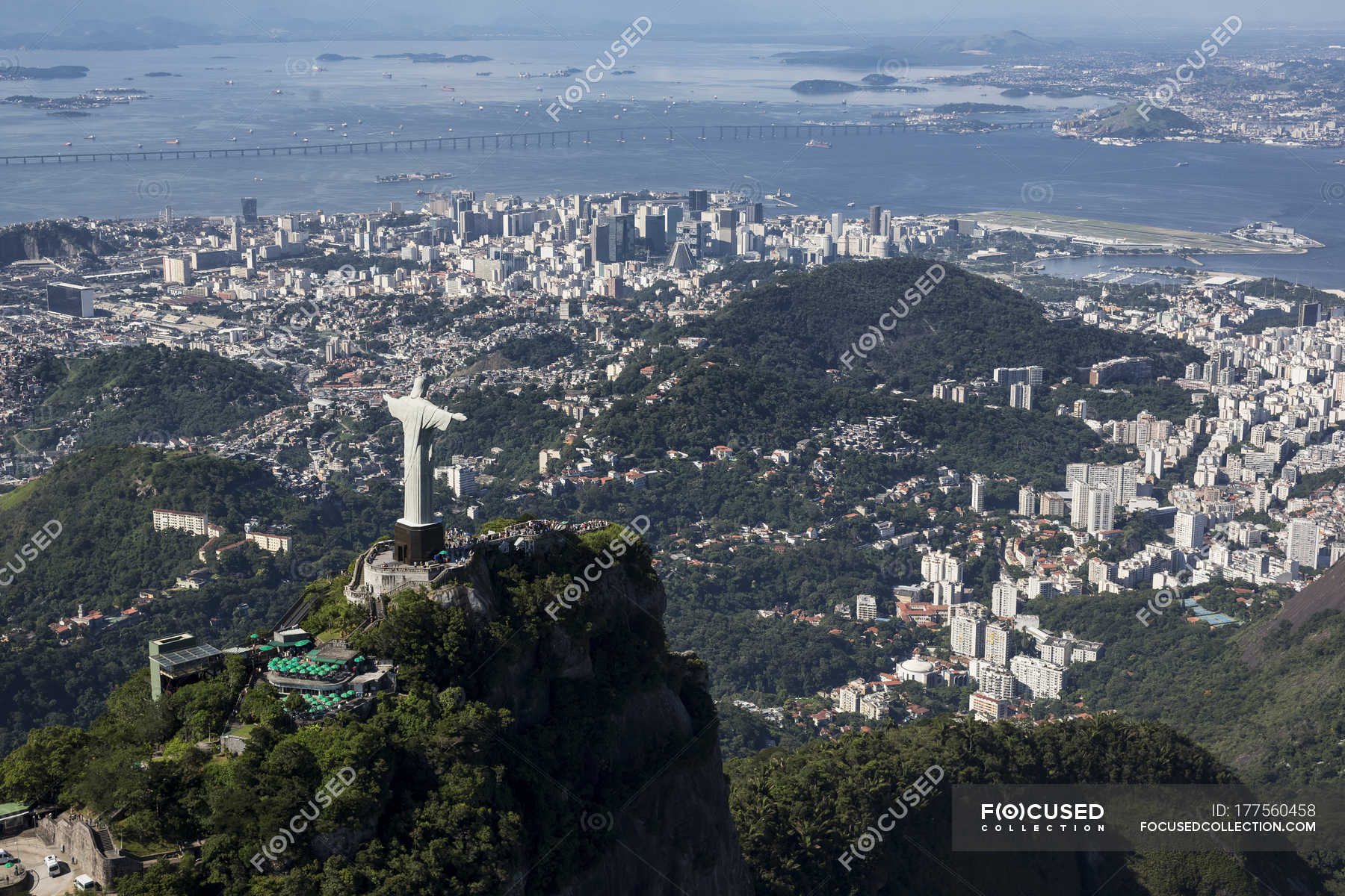 Brasile, Veduta aerea di Rio De Janeiro, Monte Corcovado con statua di  Cristo Redentore — Capitale, Mare - Stock Photo