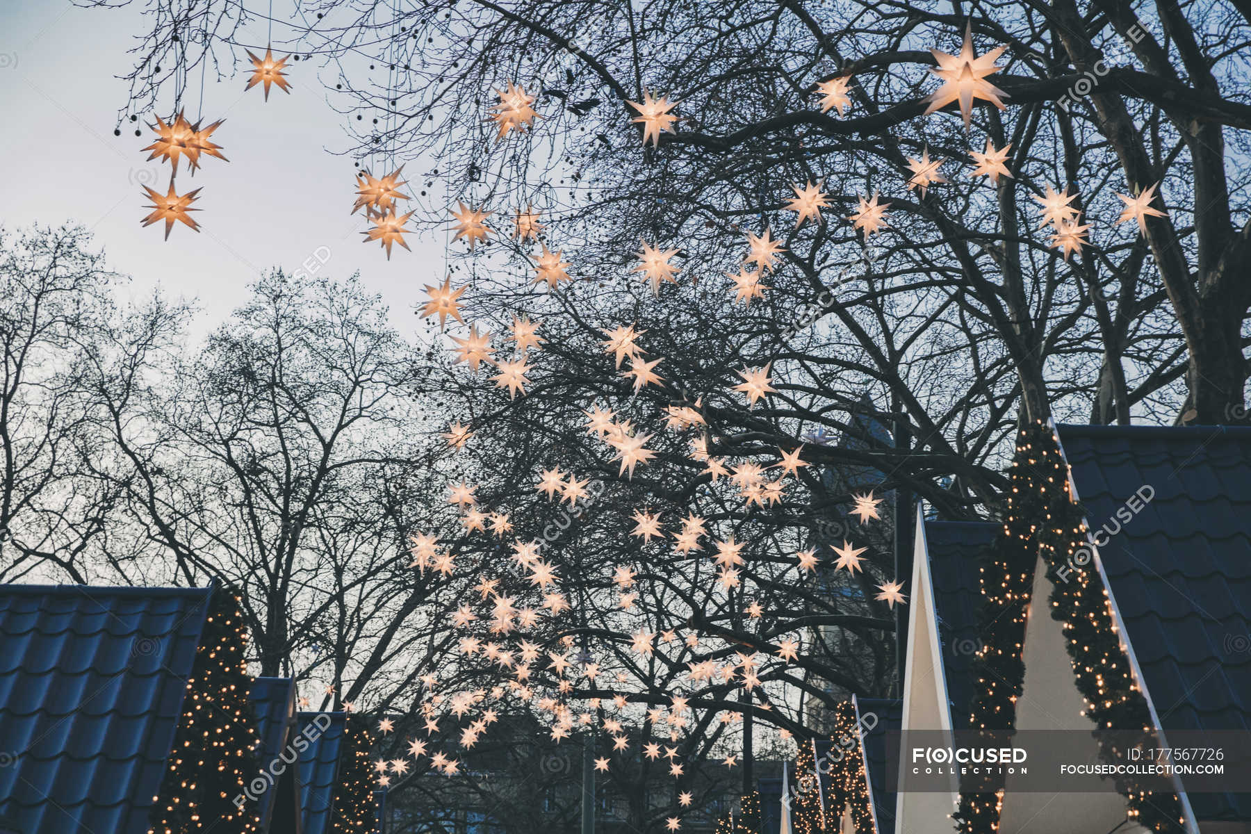 paper garland lights