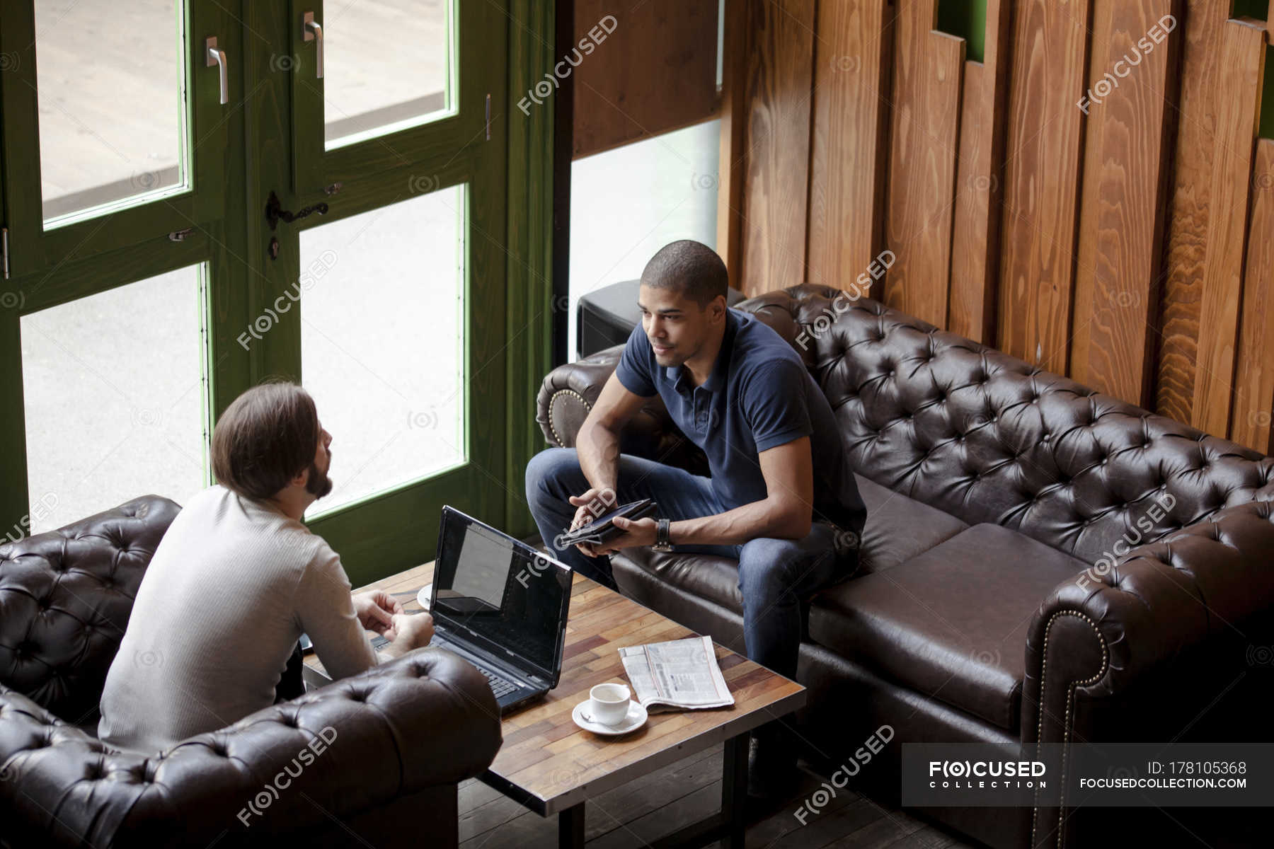 Диван он такой. Диван он такой. Диван он такой ему мужика. Человек на диване вектор. Тащит диван.