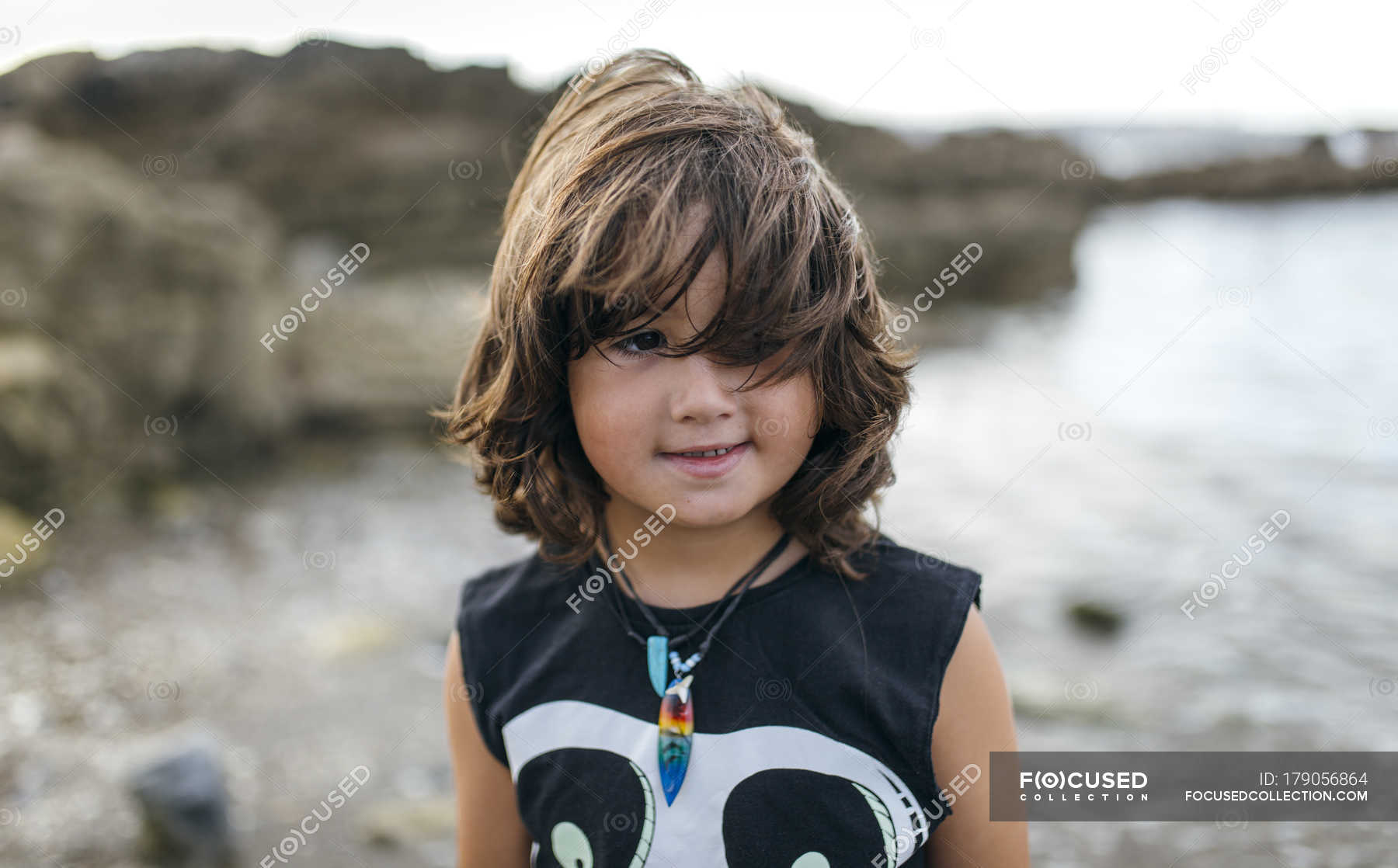 Spain, Gijon, portrait of little boy with brown hair on the beach — bangs,  Mid Length Hair - Stock Photo | #179056864