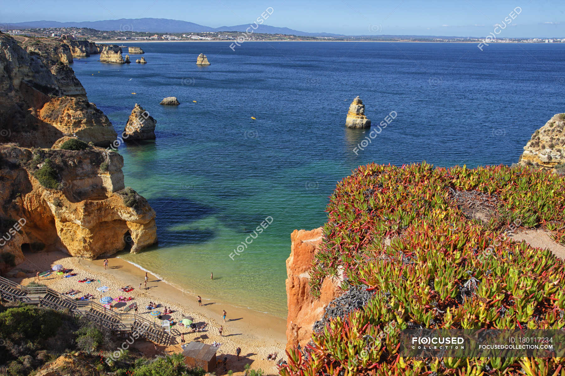 Portugal, Algarve, rocky picturesque beach — Incidental People, natural 