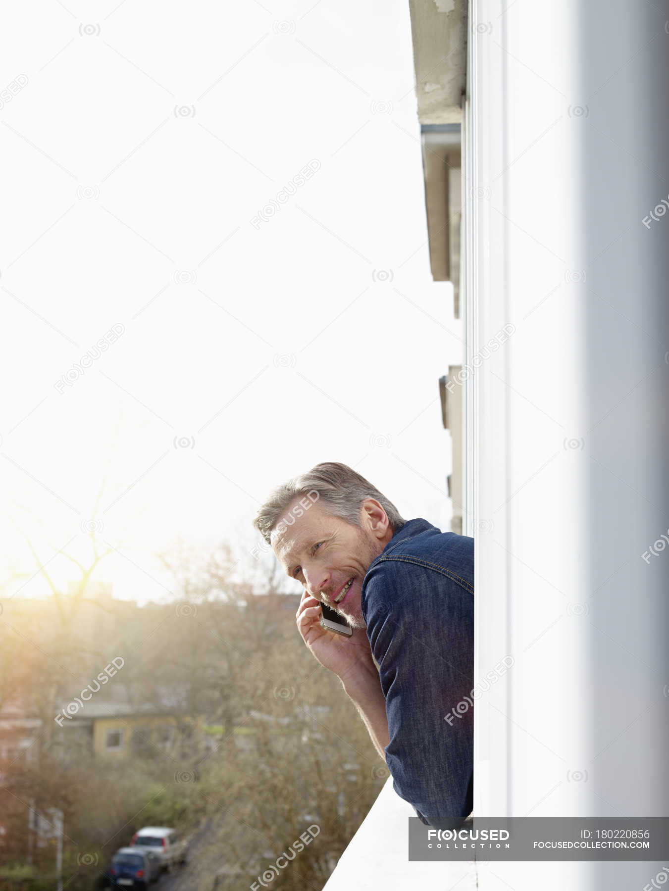 Lean out of the window. Человек высовывается из окна. Фотографии человека который высовывается из окна. The man out the Window.