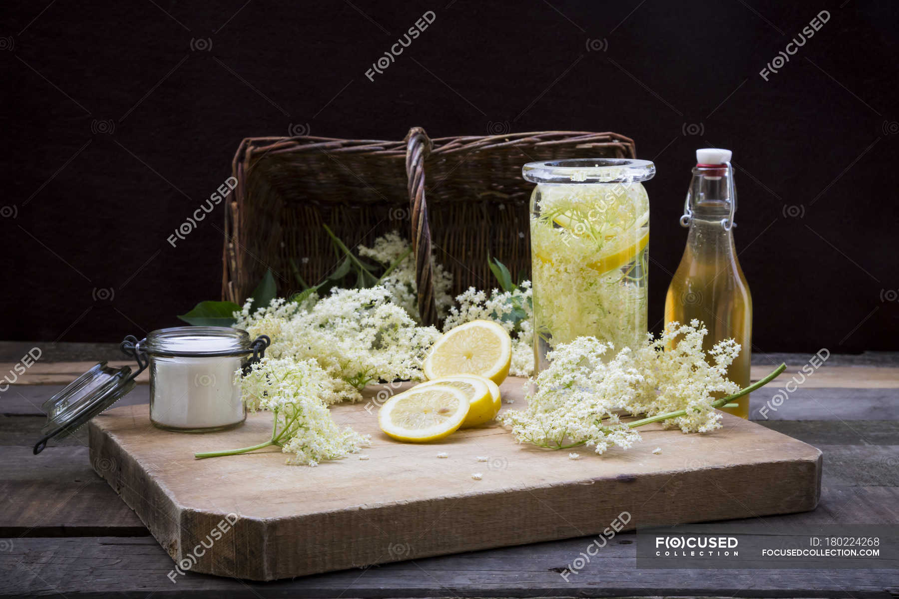 Elderflower sirup, slices of lemon, sugar and elderflowers ...