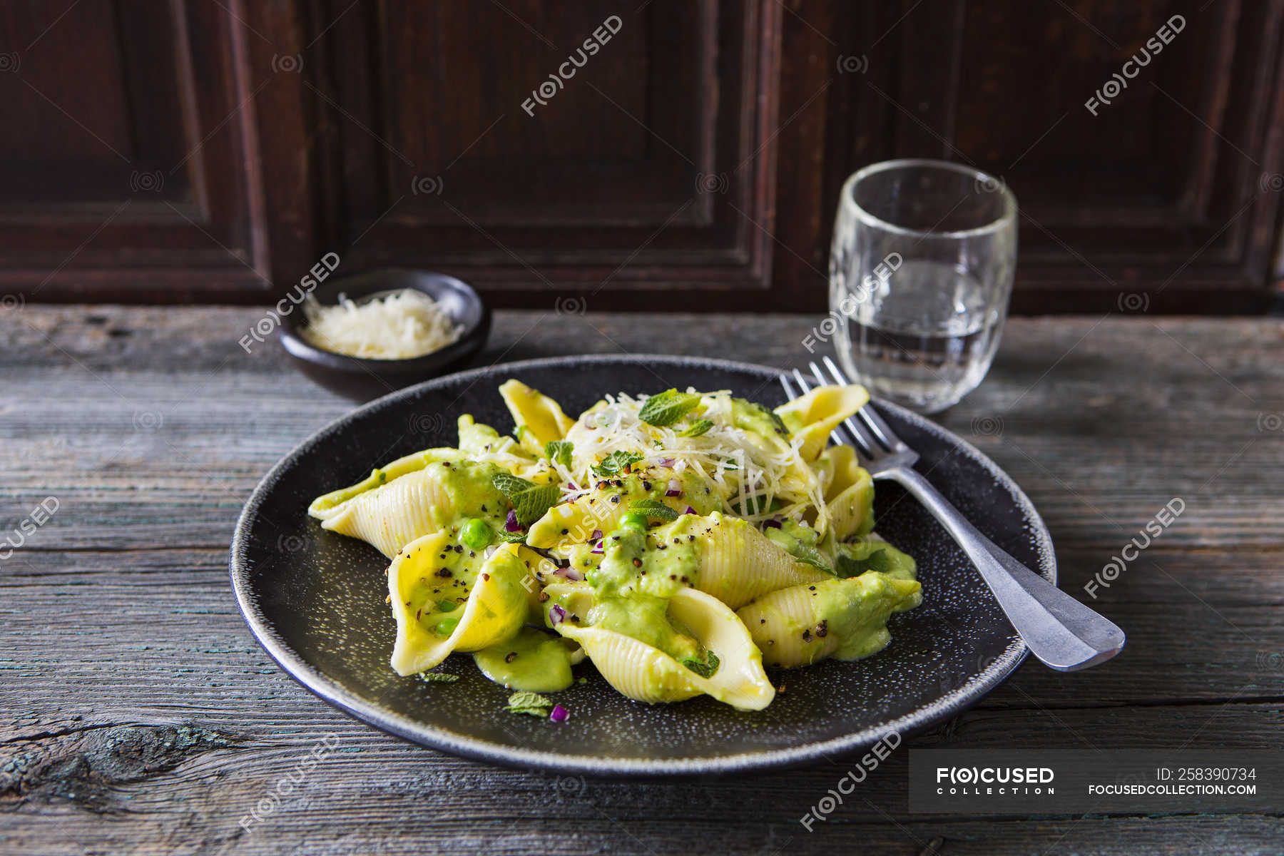 Conchiglioni Rigati with avocado sauce, peas and parmesan — cheese, hard  cheese - Stock Photo | #258390734