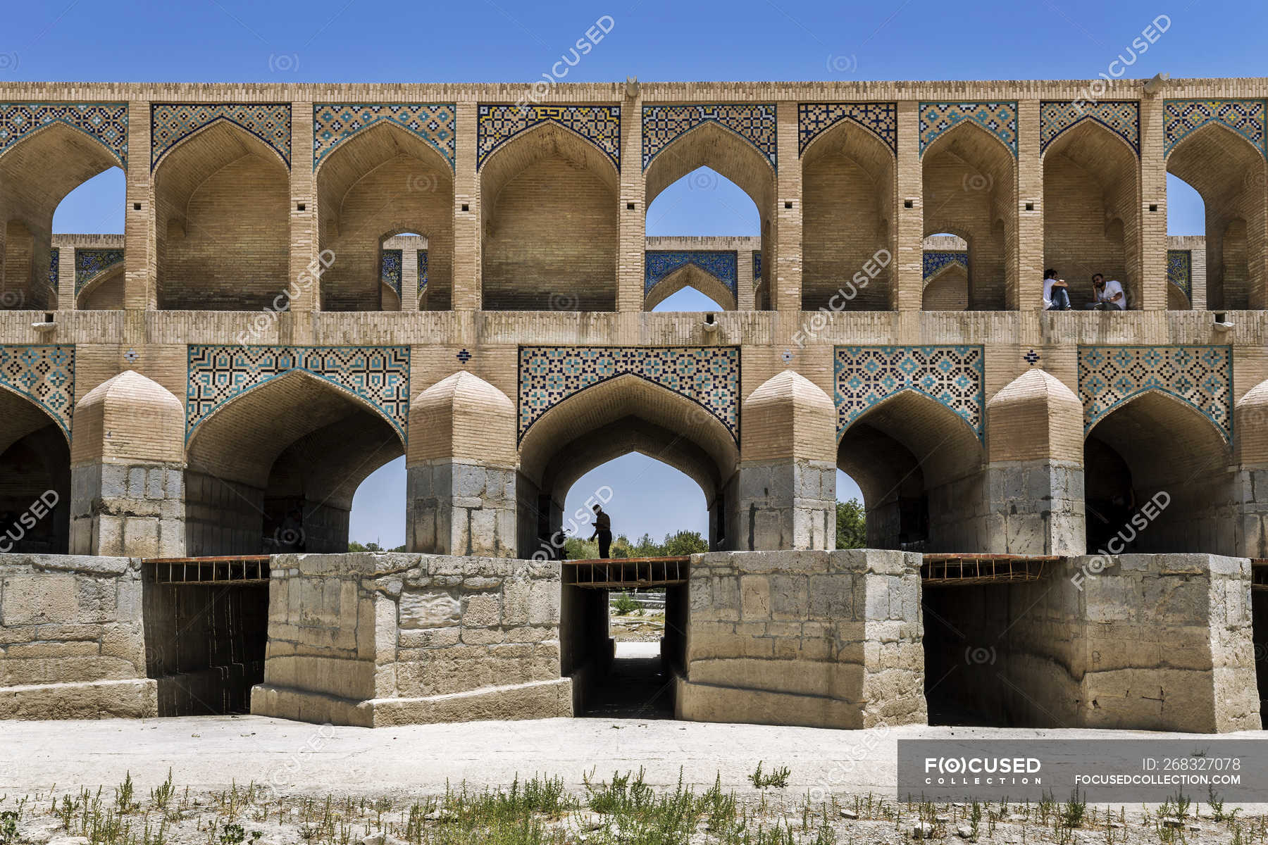 Iran, Isfahan Province, Isfahan, Siose Pol Bridge — arch bridge, clear sky Stock Photo Iran, Isfahan Province, Isfahan, Siose Pol Bridge — arch bridge, clear sky Stock Photo