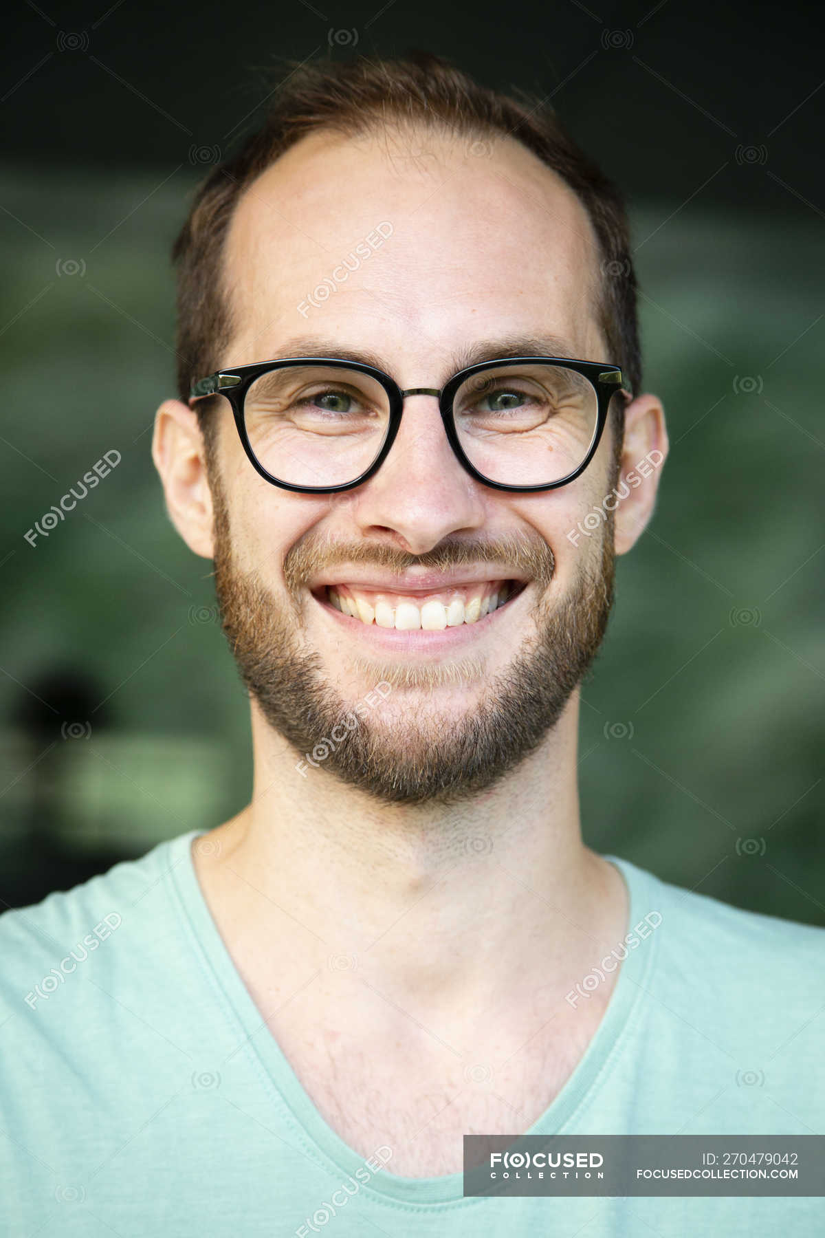 Portrait of happy man wearing glasses — joy, high spirits - Stock Photo |  #270479042