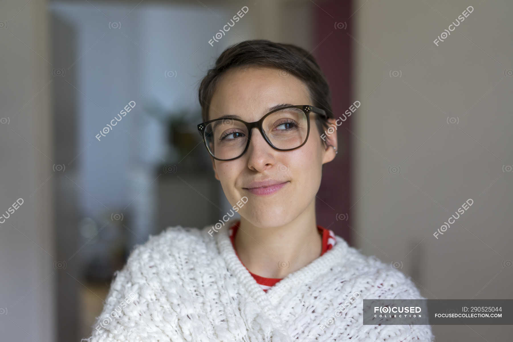 Portrait of a smiling young woman with short hair, wearing glasses —  positive, head and shoulders - Stock Photo | #290525044