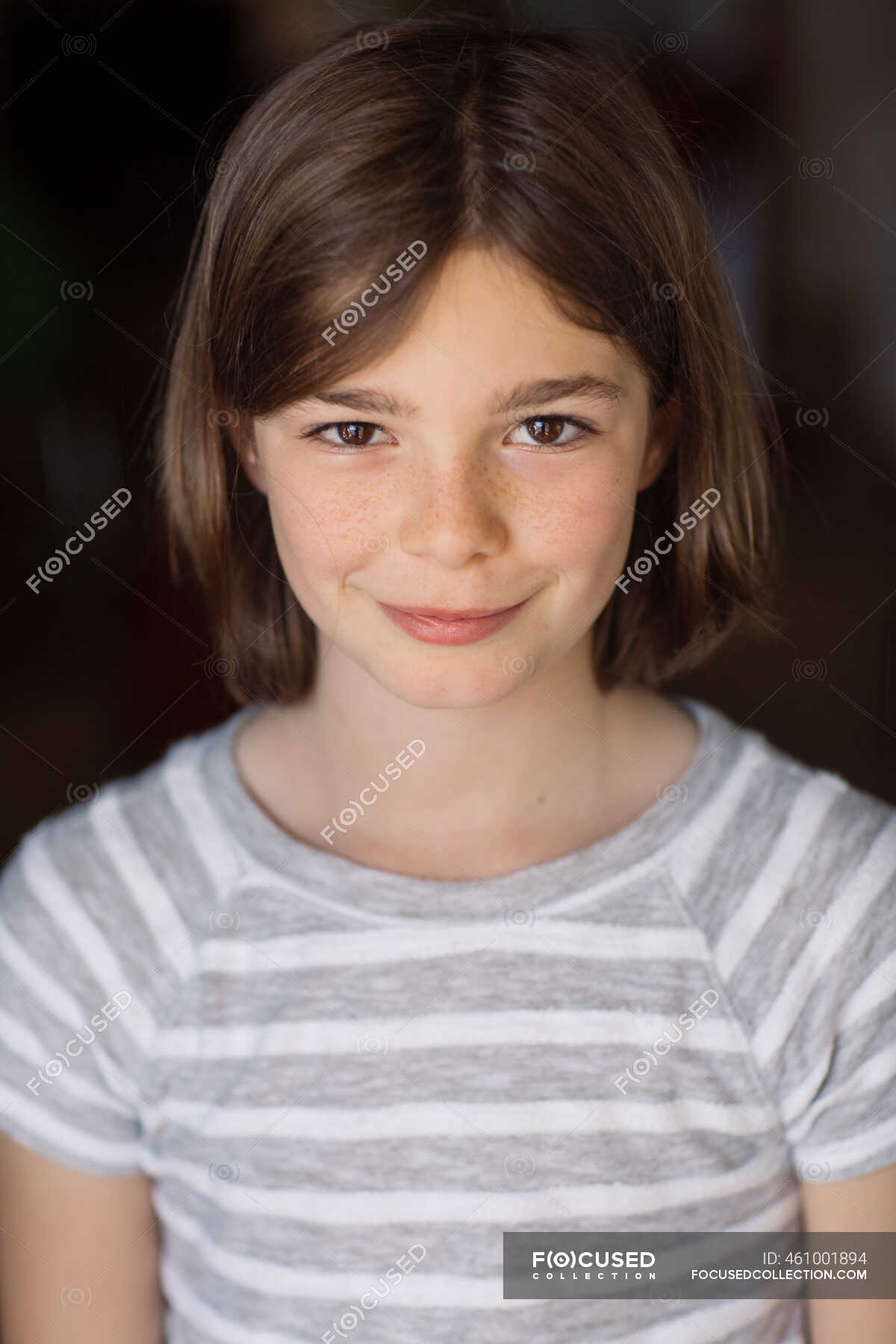 Morena Da Menina Da Criança De 10 Anos Imagem de Stock - Imagem de