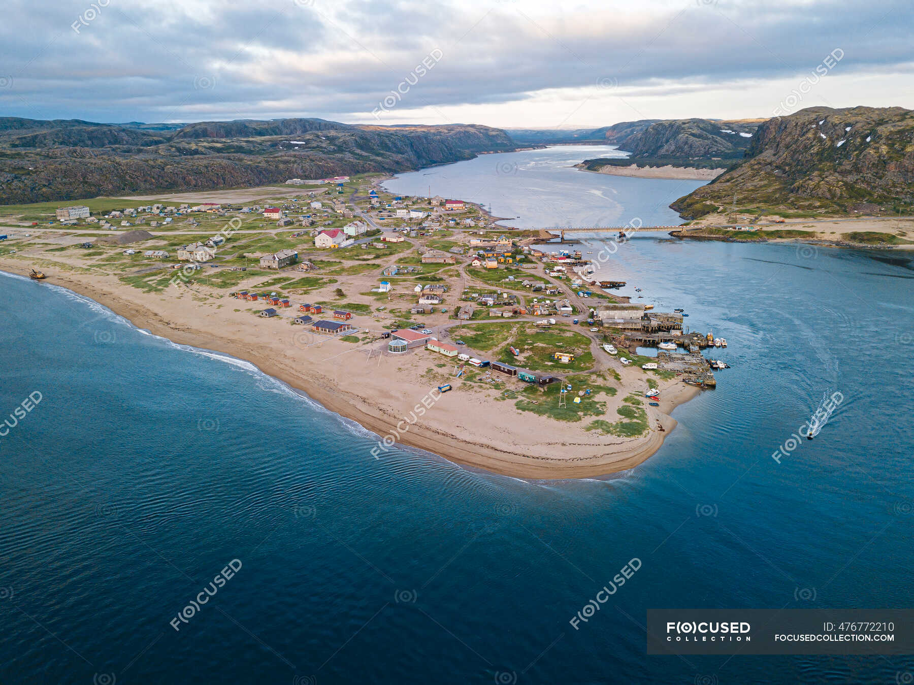 Rusia, Óblast de Murmansk, Teriberka, Vista aérea de la aldea en la