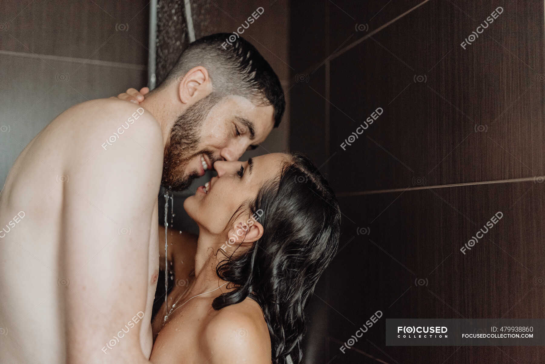 Naked romantic couple dating together in bathroom — relationship, falling  in love - Stock Photo | #479938860