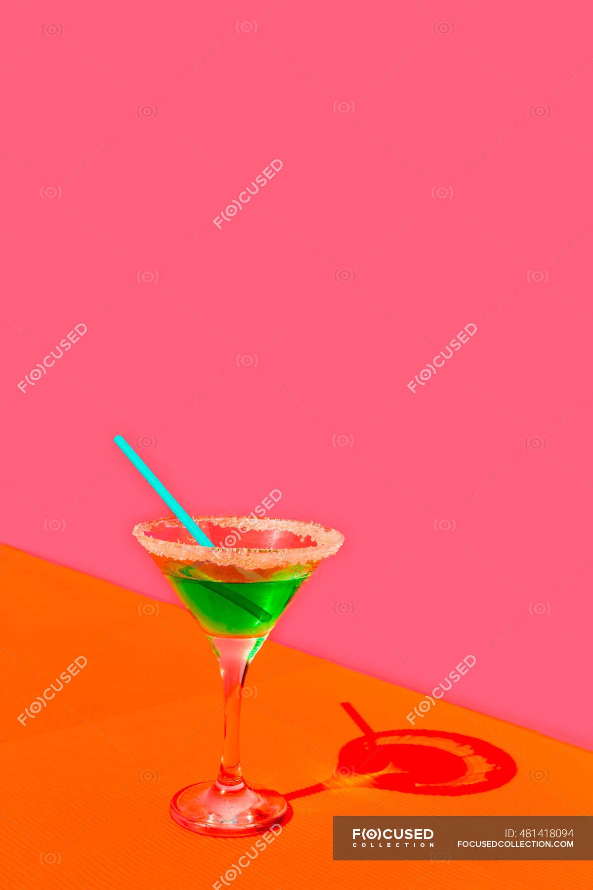 Green drink with straw against pink background — nobody, Food and drink