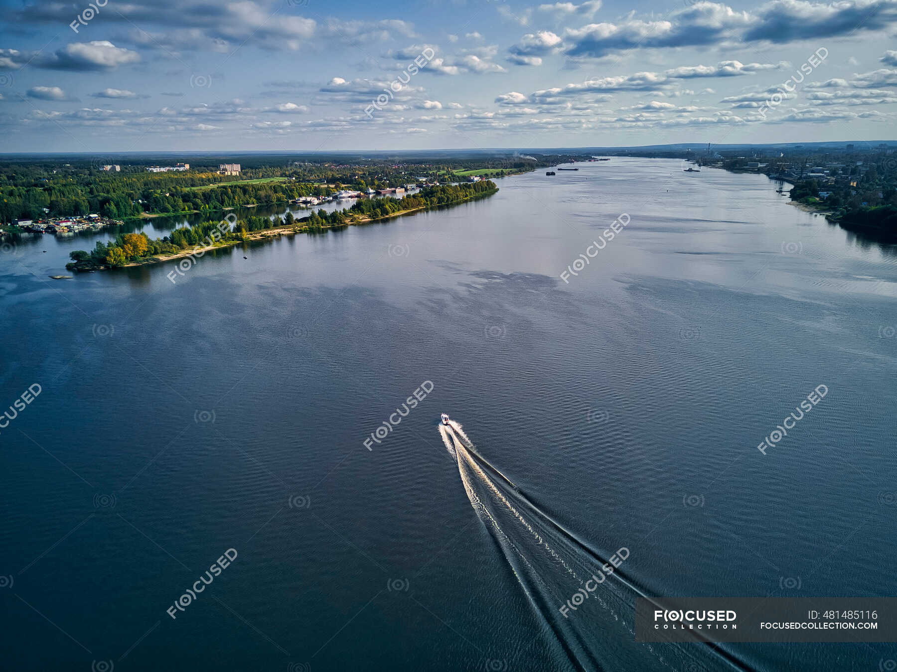 Река волга впадает в каспийское море знаки. Река Волга Астрахань. Астрахань Устье Волги. Дельта Волги у Каспия. Волга река Каспий Астрахань.