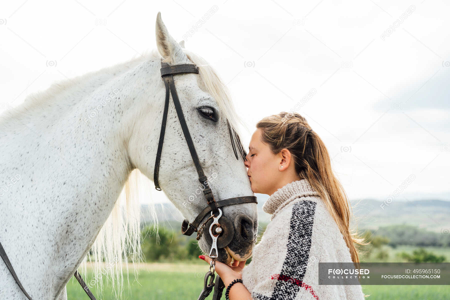 Fundo Mulher Beijando Cavalo Cor Sorrindo Branco Foto E Imagem