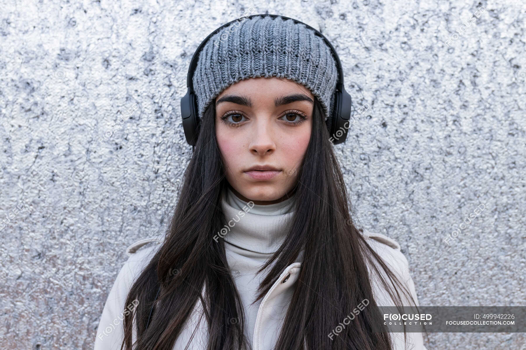 Retrato Da Menina Bonita 15 Anos Foto de Stock - Imagem de cabelo