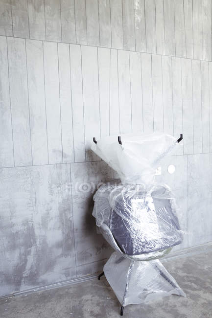 Duas cadeiras de escritório embaladas — Fotografia de Stock