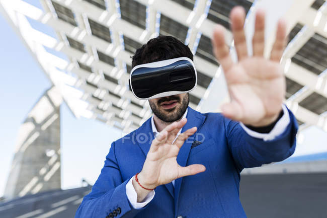 Businessman wearing VR glasses — Stock Photo
