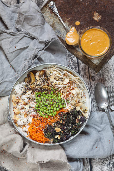 Buddha-Schale mit Kalette — Stockfoto