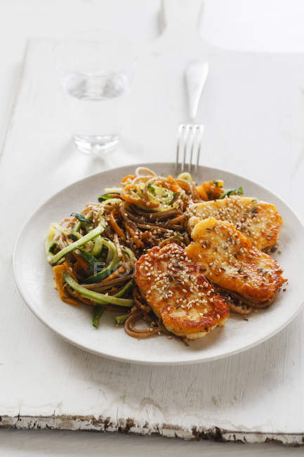 Spelt whole grain spaghetti with zoodles — Stock Photo