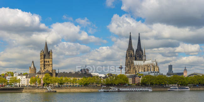 Cathédrale de Cologne au Rhin — Photo de stock