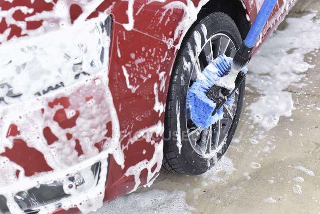 Cleaning car in Car wash — Stock Photo