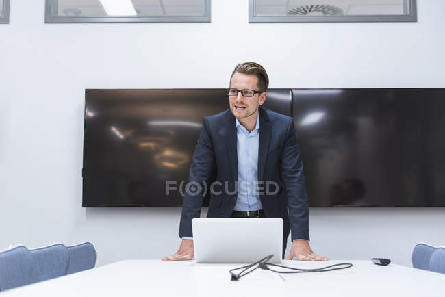 Manager giving presentation — Stock Photo