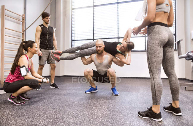 People doing fitness training in gym — Stock Photo