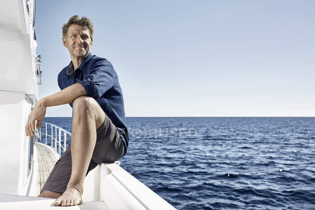 Man sitting on motor yacht — Stock Photo