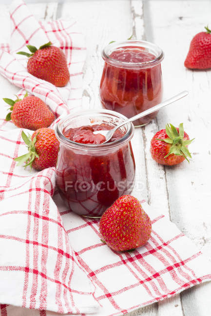 Mermelada de fresa casera - foto de stock