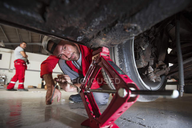 Mecânica de reparação de carro — Fotografia de Stock