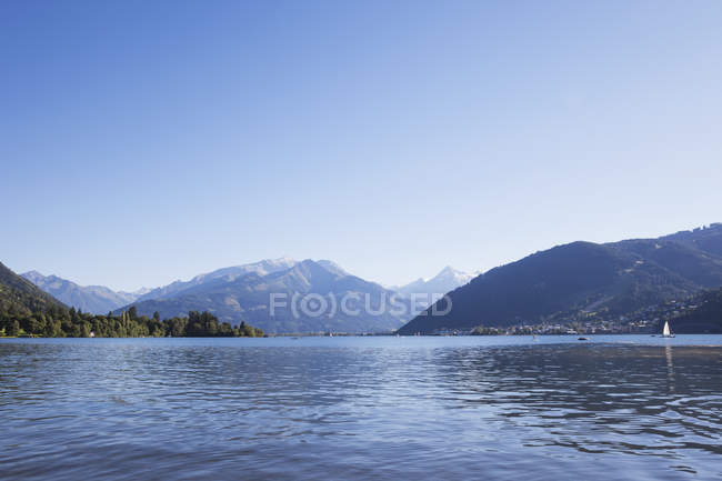 Lago di Zell e panorama montano — Foto stock
