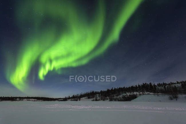 Northern lights over the snowy field, Canada — Stock Photo