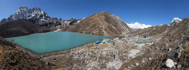 Непал, Гималаи, Кхумбу, регион Эверест, озеро Гокё и Гокё — стоковое фото