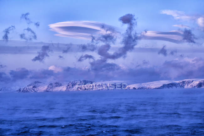 Северный Ледовитый океан, облака над Баренцевым морем — стоковое фото