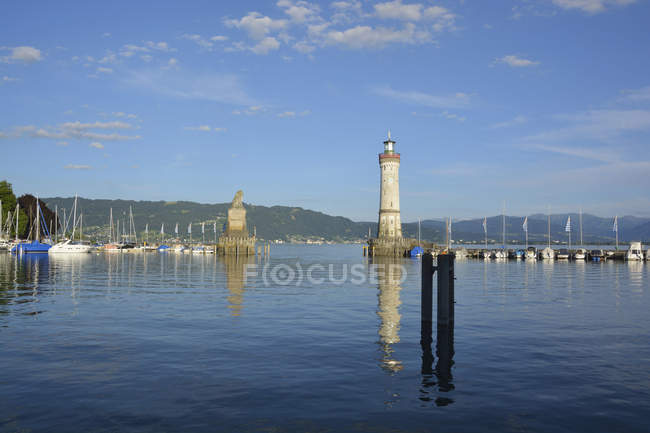Nouvelle balise au port de Lindau, Bavière, Allemagne — Photo de stock