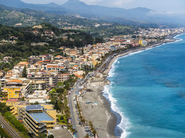 Malerische Meereslandschaft mit Blick auf die Küstenstadt, Sizilien, Italien — Stockfoto