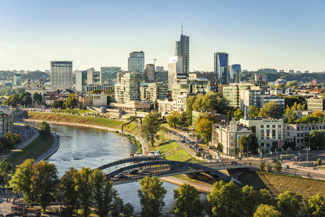 Lituania, Vilnius, veduta della nuova città di Vilnius e del fiume Neris, Torre Europa, capitale, Stati baltici — Foto stock