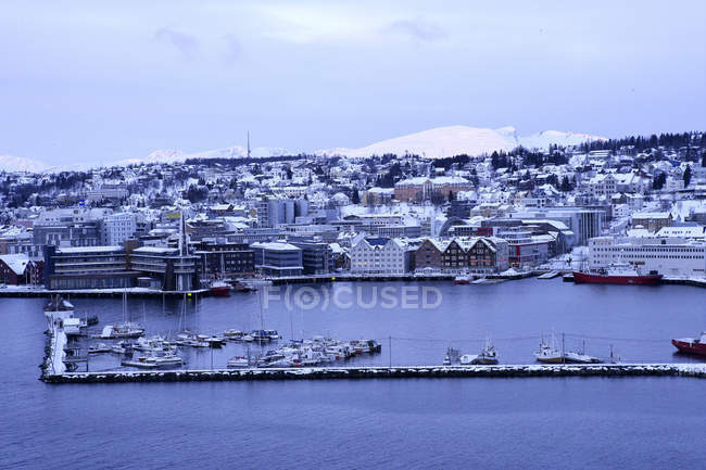 Troms est une ville et une commune norvégienne de la province-fylke de Norwegian-Troms. Avec environ 66 000 habitants, est la capitale et la plus grande ville de Troms et Nord-Norge, Norvège et le septième de la deuxième Laponie après Mourmansk, Russie — Photo de stock