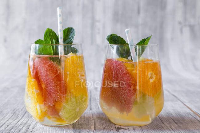 Detox water infused with citrus fruits — Stock Photo