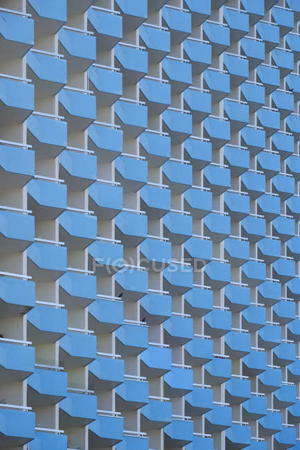 Facciata della finestra blu con balconi, Spagna, Maritim Hotel — Foto stock