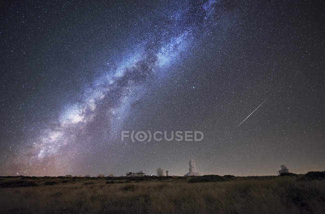 Milky way and perseid meteor — Stock Photo