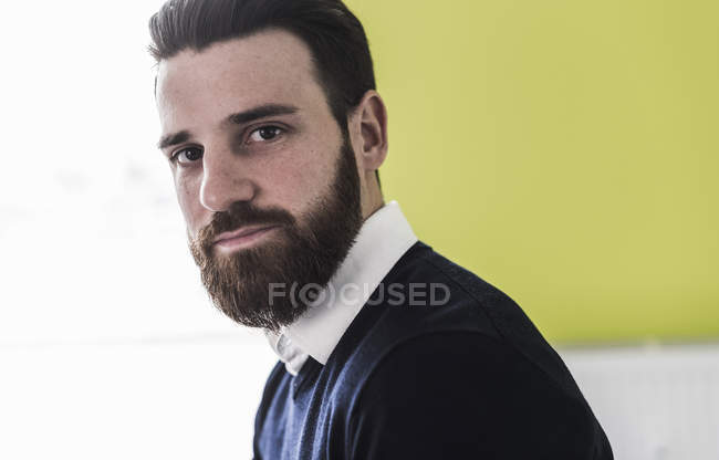 Cropped portrait of young man looking at camera — Stock Photo