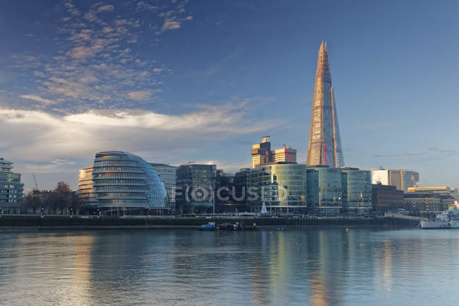 Royaume-Uni, Londres, Southwark avec City Hall et The Shard — Photo de stock