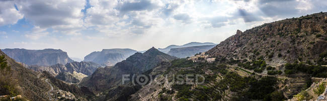 Omã, Jebal Akhdar, Al Shuraijah aldeia e terraço campos — Fotografia de Stock