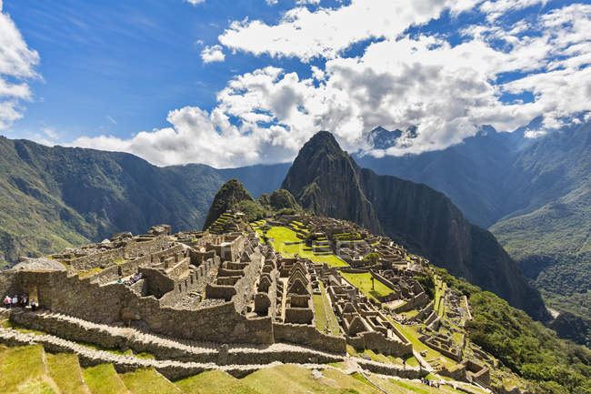 Sud America, Perù, Ande, Paesaggio montuoso con vista Machu Picchu — Foto stock