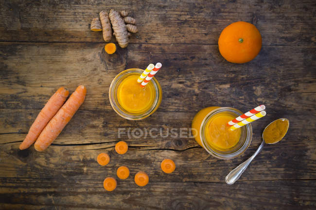 Carrot tangerine Smoothie with curcuma — Stock Photo