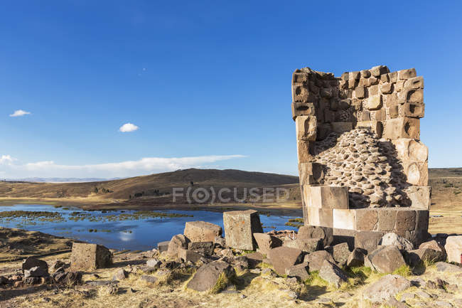 Perù, Ande, cimitero di Sillustani sul lago Omayo, chullpa — Foto stock